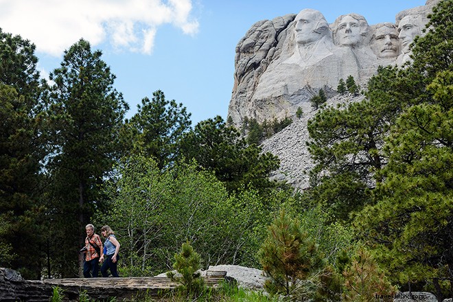 11 Iconic Attractions That Make South Dakota a Must-Visit Destination